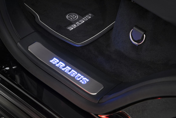Пороги внутренние с логотипом BRABUS для Mercedes G63 (W463A) Пороги внутренние с логотипом BRABUS для Mercedes G63 (W463A)